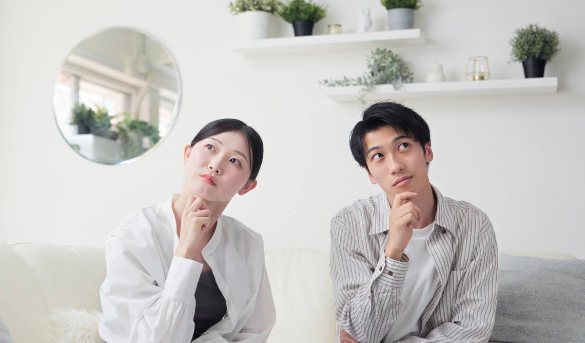 Pasangan dengan pikirannya masing-masing